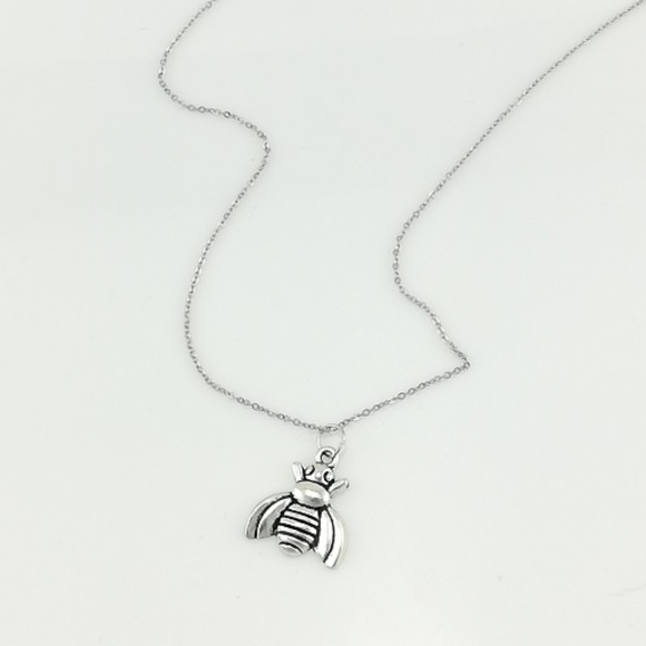 Jewelry - Bee Charm Necklace